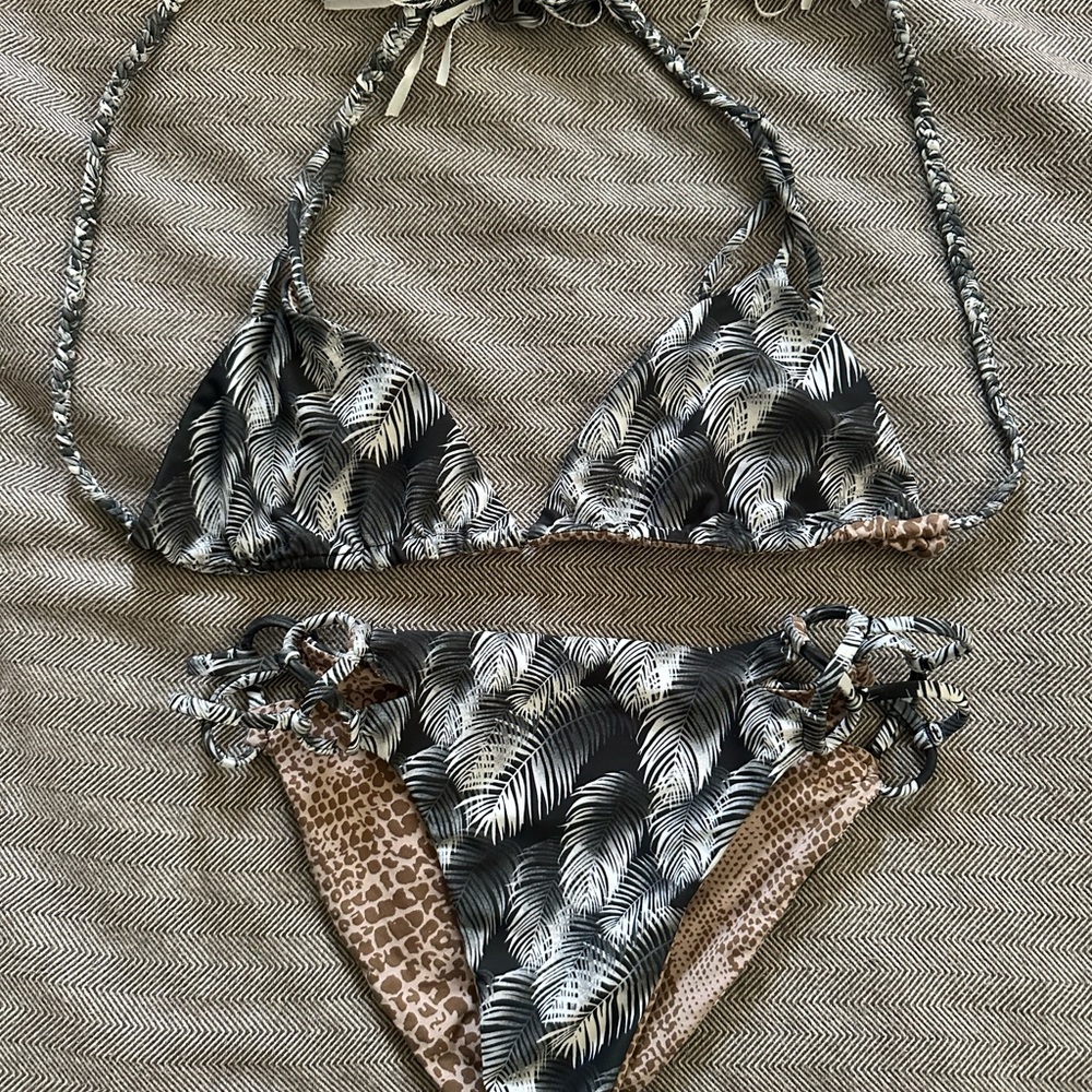 Acacia Swimwear Black and White Feather Print Bikini sz L set